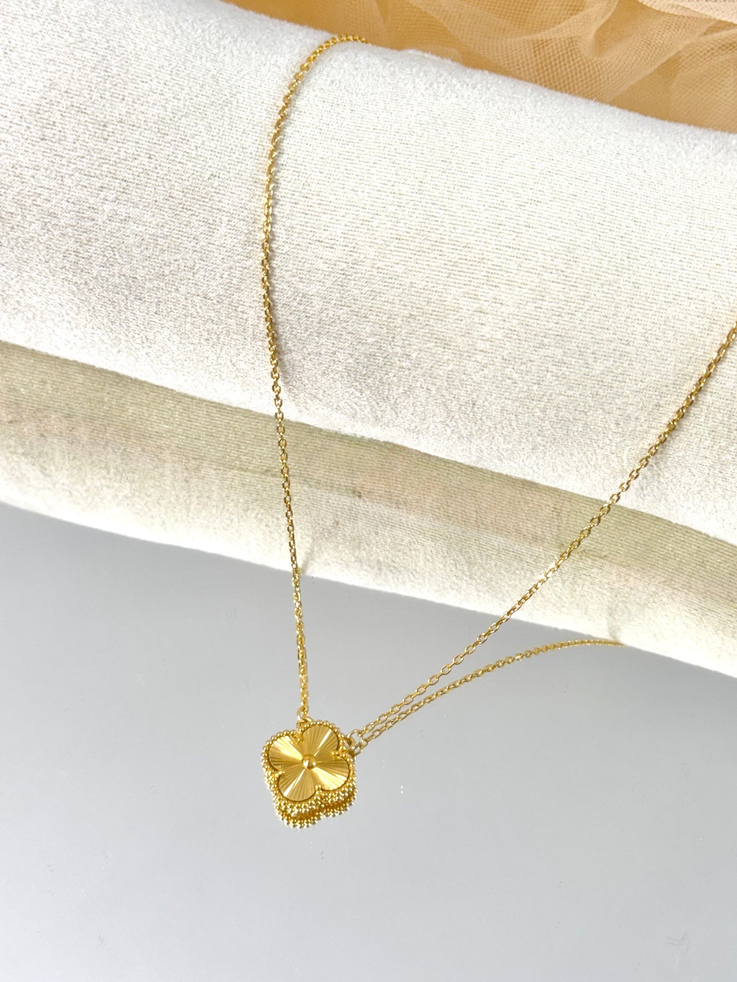 clover necklace, plain gold clover, plain clover, simple clover necklace, clover jewellery, clover australia