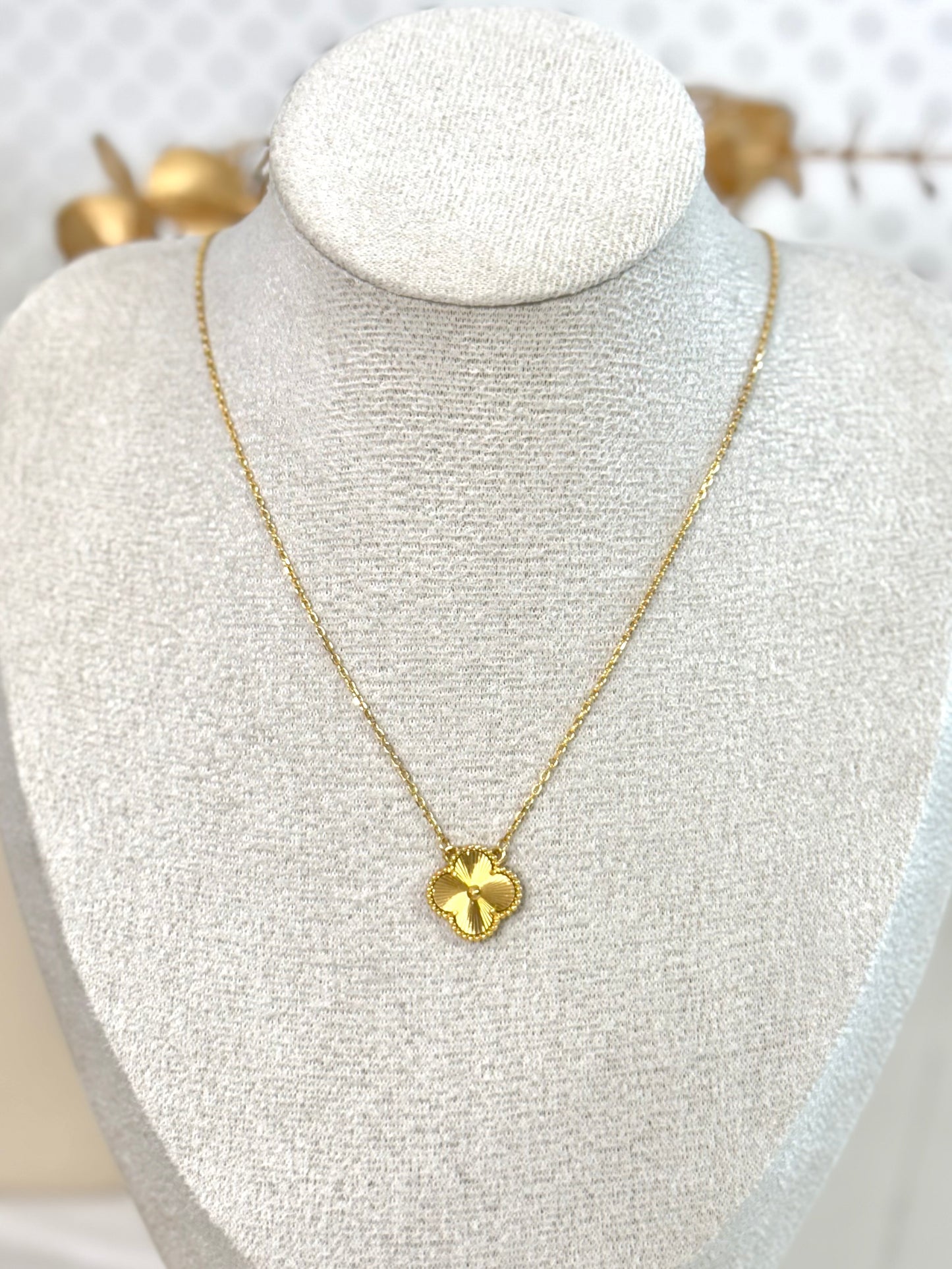 clover necklace, plain gold clover, plain clover, simple clover necklace, clover jewellery, clover australia