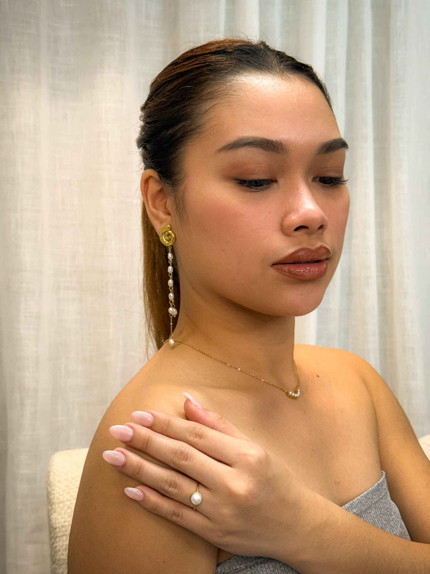 gold ring, minimalist design ring, formal wear, jewellery for occasion, gift idea for her, cute bracelet, dainty ring, elegant ring, dainty ring, unique ring, pearl design ring