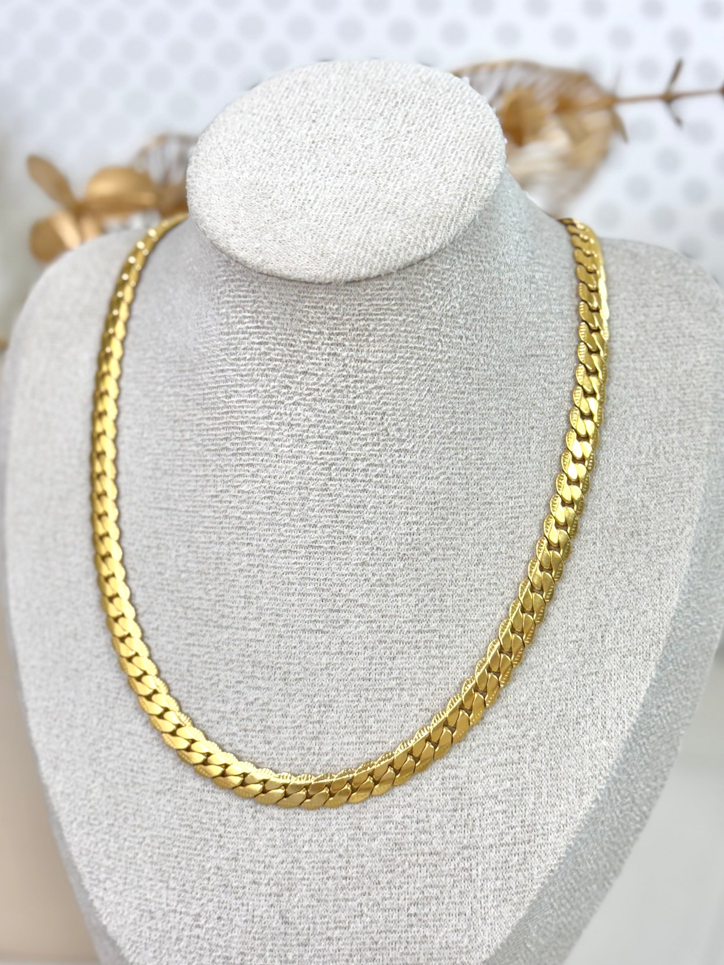 chic chain, link chain. unique chain, statement neckklace, thick necklace