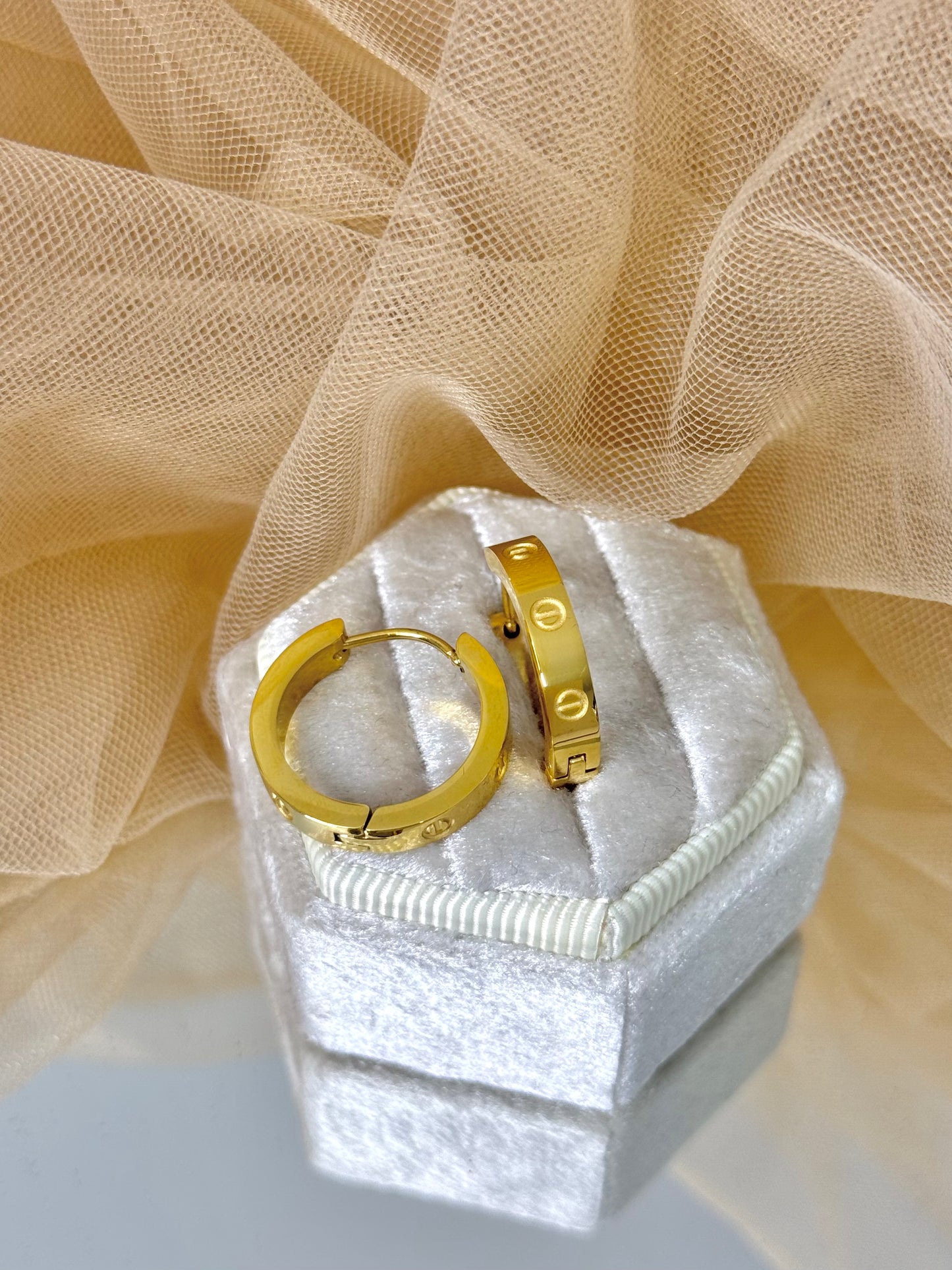 hoop earrings, simple hoop earrings, circle earrings, love earrings, inspired earrings