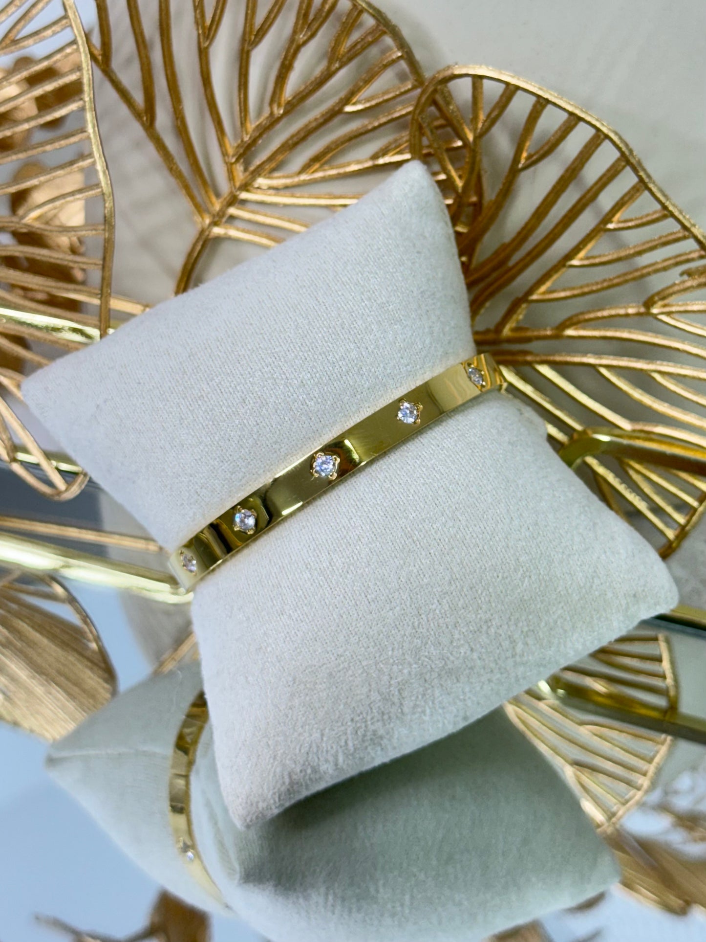timeless jewellery, perfect gift for her, elegant jewellery, dainty jewellery, simple jewellery, classic gold bangle, fashion accessories, sleek jewellery, trendy jewellery, lightweight bangle, stylish jewellery, simple bangle, twisted bangle, unique bangle, flower bangle, bangle with stones