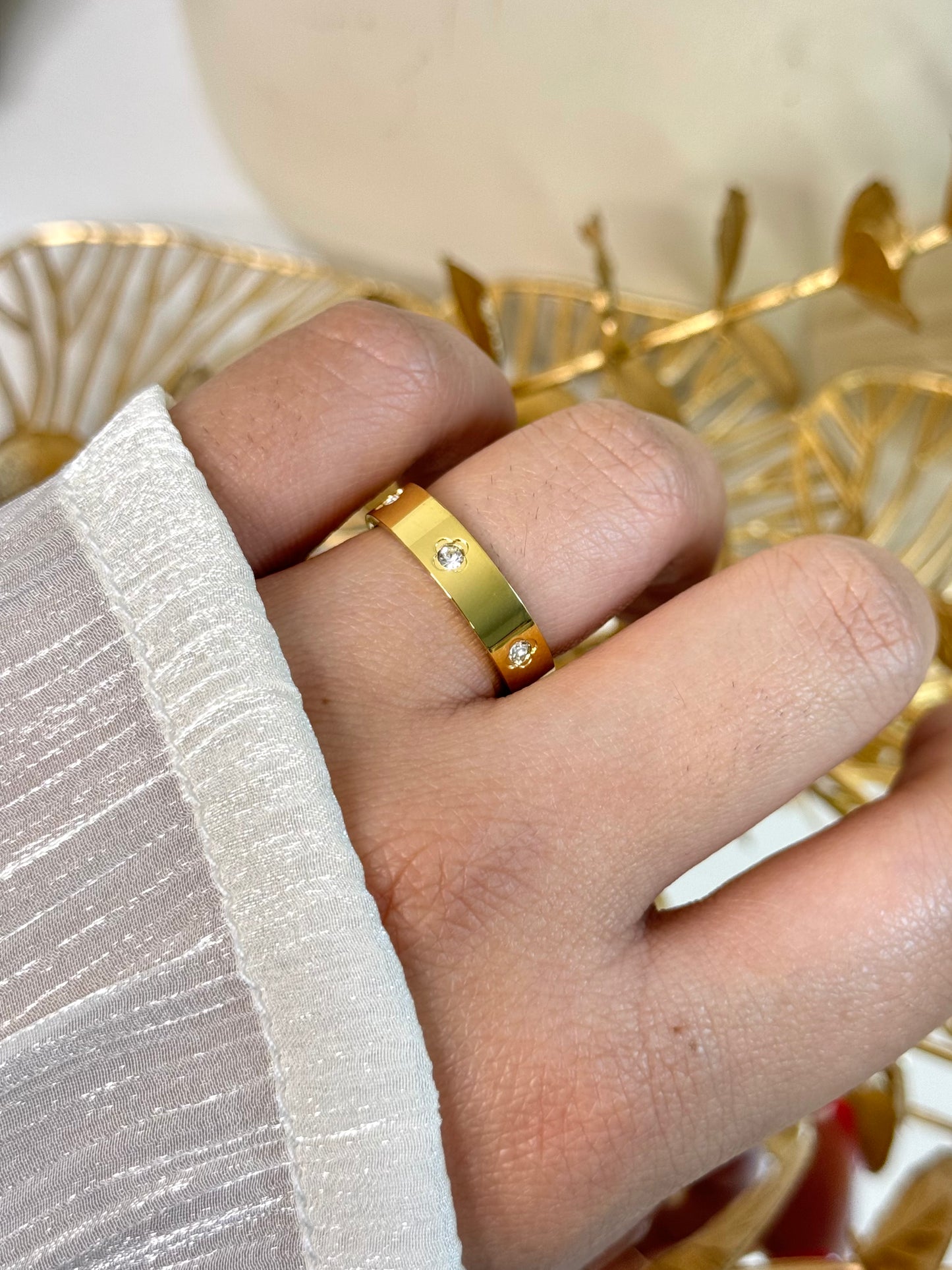 timeless jewellery, perfect gift for her, elegant jewellery, dainty jewellery, simple jewellery, classic gold ring, fashion accessories, sleek jewellery, trendy jewellery, lightweight ring, stylish jewellery, simple ring