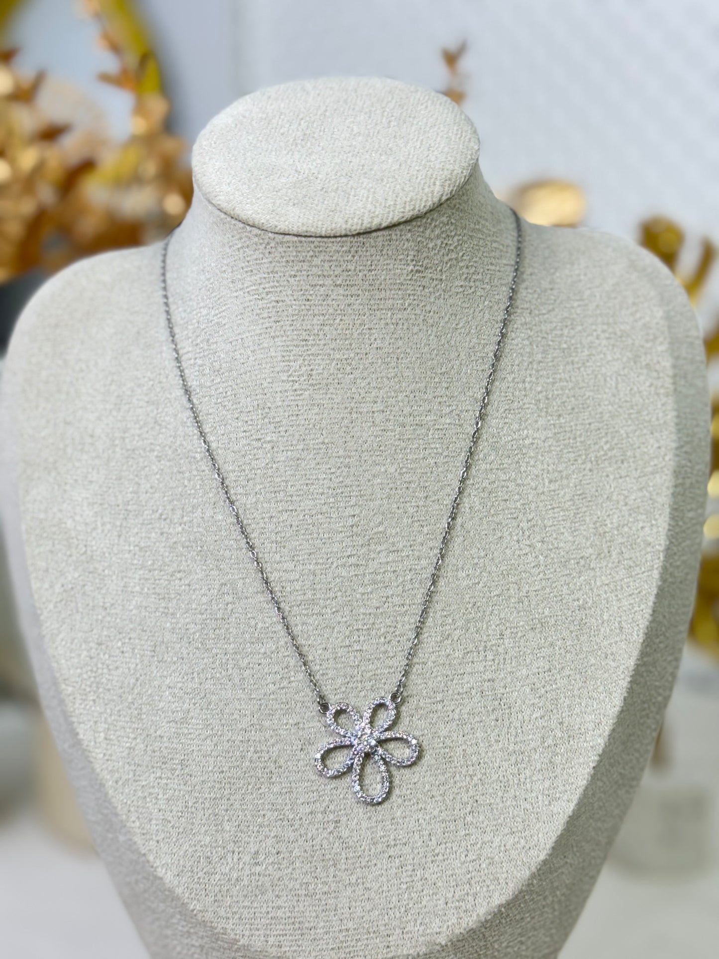 Timeless jewellery, Simple_Necklace_Perfect_Gift_for_Her_Elegant_Necklace_Dainty_Jewelry_Classic_Gold_Chain_Fashion_Accessories_Sleek_Necklace_Trendy_Jewellery_Lightweight_Chain_Stylish_Gift_Idea_Statement_Necklace_Modern_Jewellery_Versatile necklace
silver necklace, simple necklace, flower design necklace, flower pendant necklace, bini inspired necklace