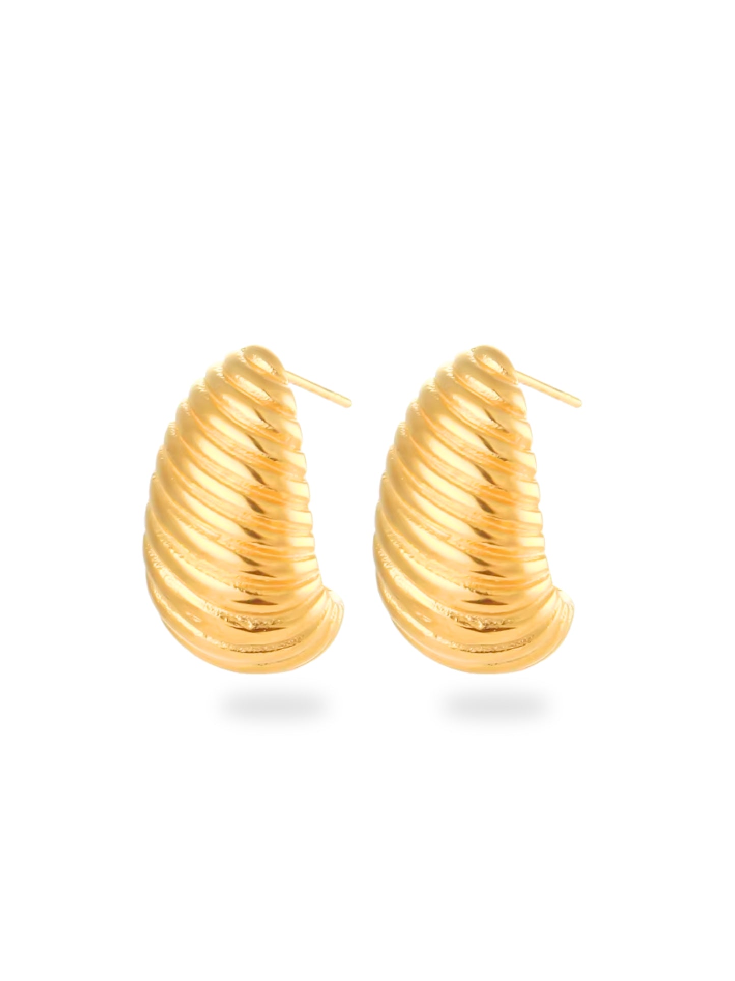 gold earrings, minimalist design earrings, jewellery for occasions, gift idea for her, cute earrings, dainty earrings, elegant earrings, dainty earrings, cute earrings, simple earrings, earrings with stones, unique design earrings, stud earrings, huggie earrings