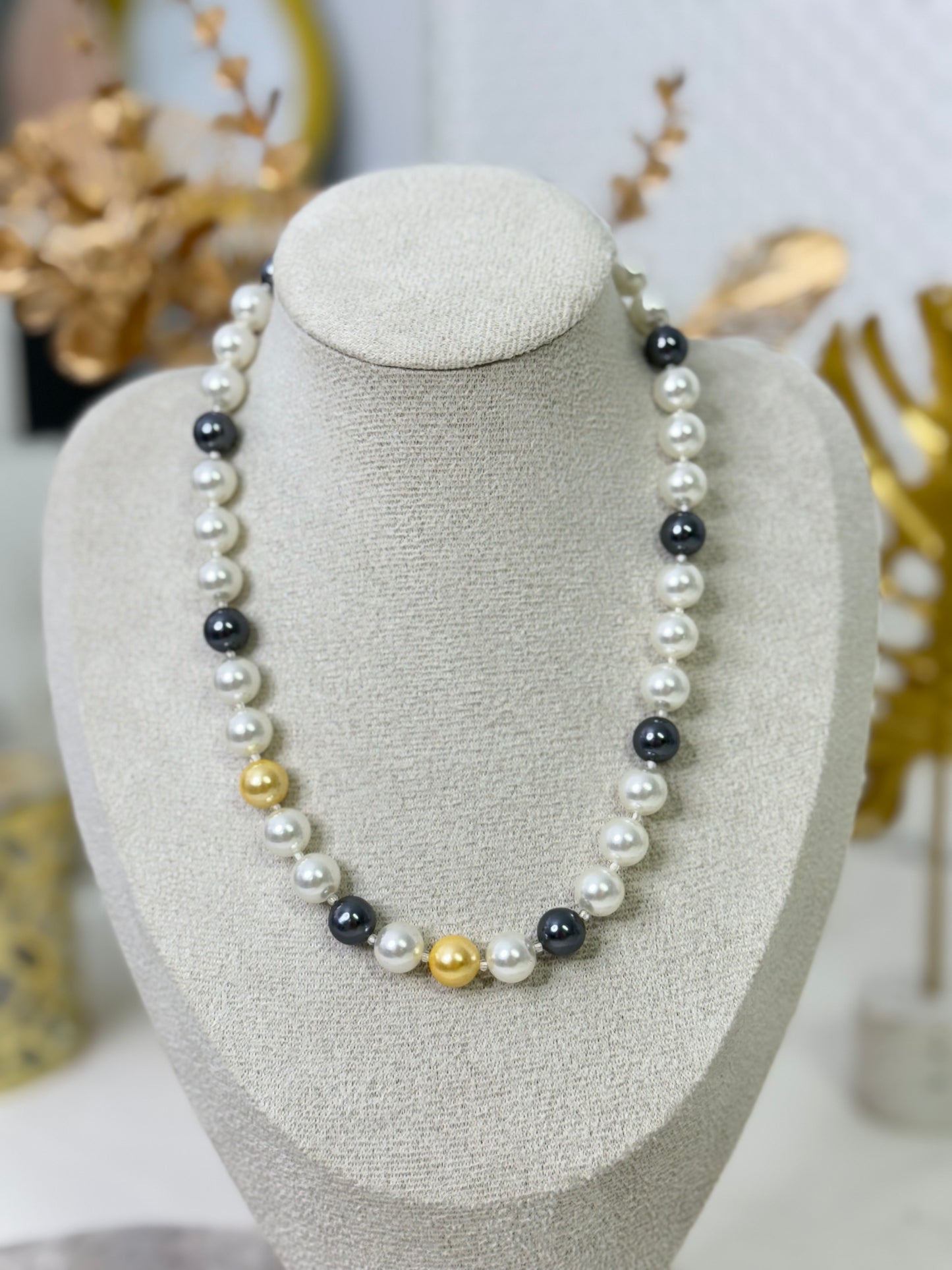 Timeless jewellery, Simple_Necklace_Perfect_Gift_for_Her_Elegant_Necklace_Dainty_Jewelry_Classic_Gold_Chain_Fashion_Accessories_Sleek_Necklace_Trendy_Jewellery_Lightweight_Chain_Stylish_Gift_Idea_Statement_Necklace_Modern_Jewellery_Versatile necklace, pearl necklace
