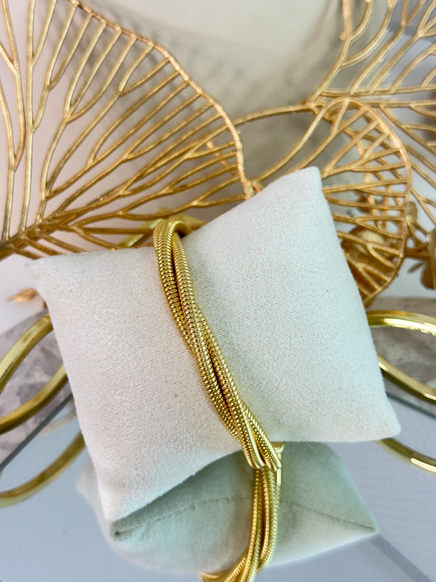 timeless jewellery, perfect gift for her, elegant jewellery, dainty jewellery, simple jewellery, classic gold bangle, fashion accessories, sleek jewellery, trendy jewellery, lightweight bangle, stylish jewellery, simple bangle, flower bangle, intricate design bangle, twisted bangle