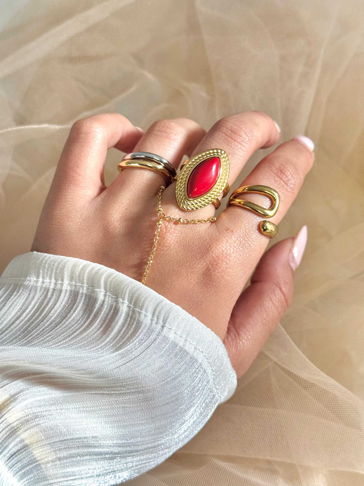 timeless jewellery, perfect gift for her, elegant ring, dainty jewellery, simple jewellery, fashion accessories, sleek jewellery, trendy jewellery, statement ring, stylish ring, cute ring, dainty ring,, bold ring, gold ring, unique design design ring, silver ring, simple ring set, ring set, red ring