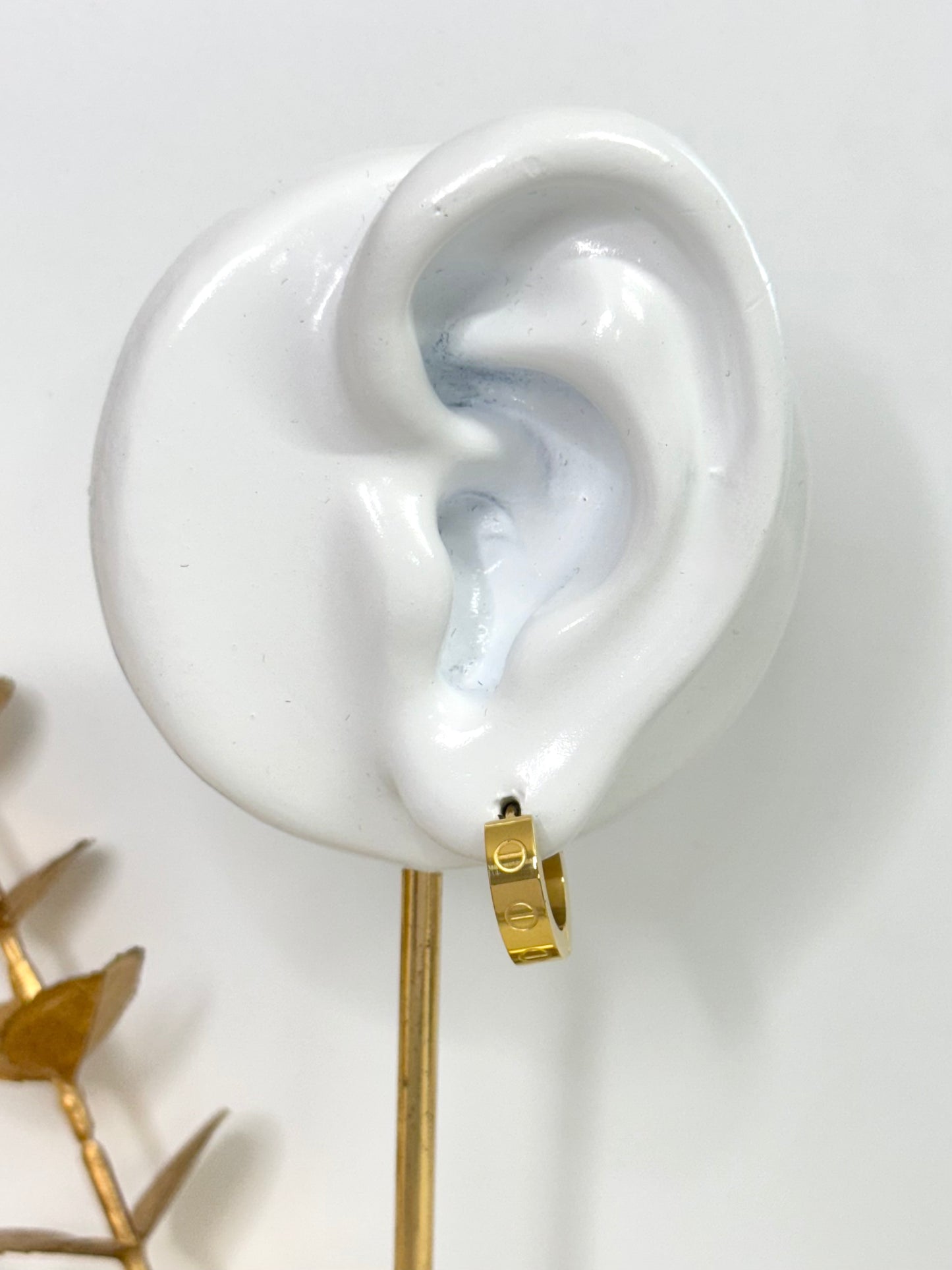 small hoop earring, small hoop for everyday, hoop for stacking, simple hoop earrings, hoop for seconds