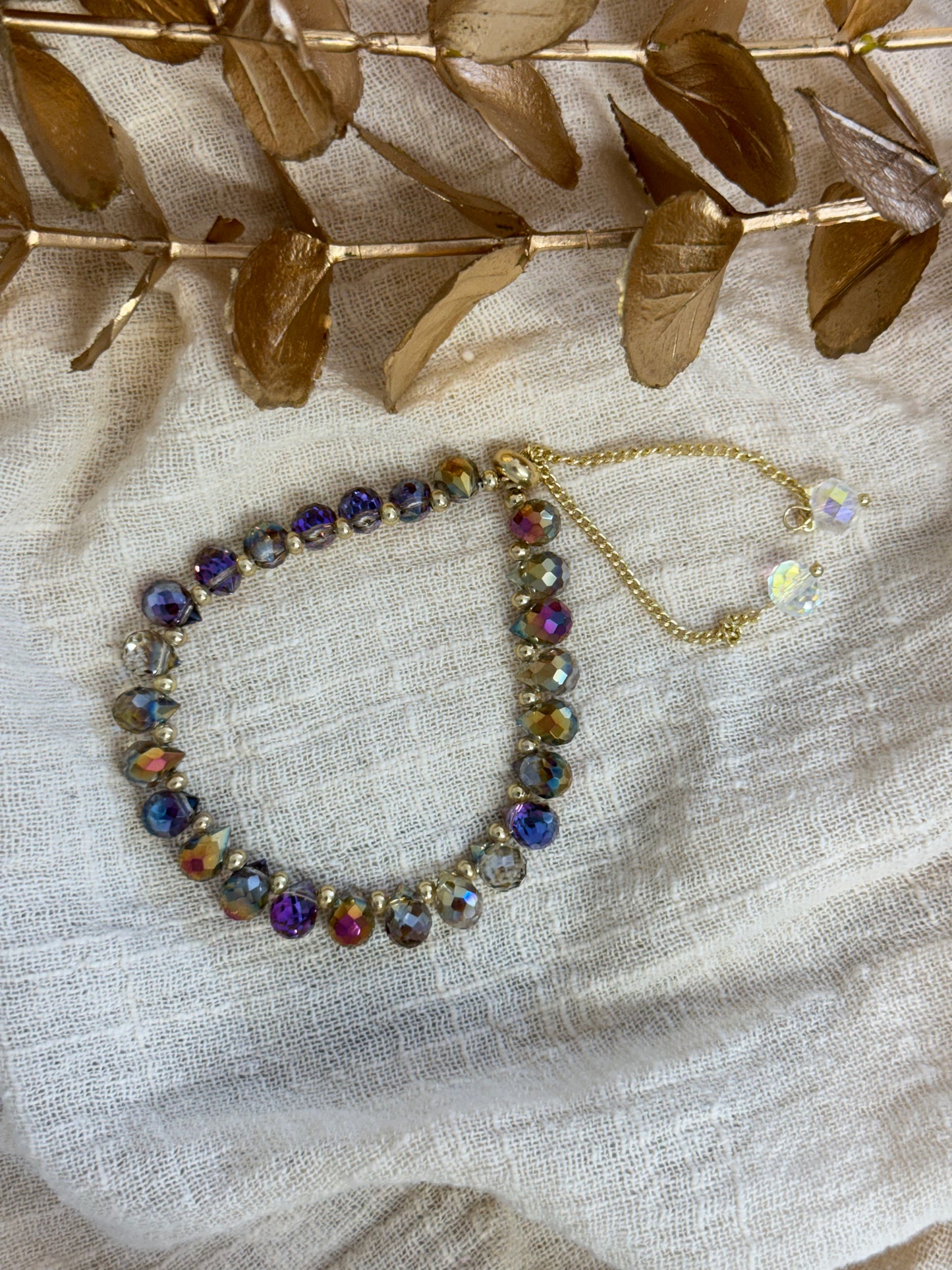 timeless jewellery, perfect gift for her, elegant jewellery, dainty jewellery, simple jewellery, classic gold bracelet, fashion accessories, sleek jewellery, trendy jewellery, lightweight bracelet, stylish jewellery, simple bracelet, dangling bracelet, dangle, multicolored bracelet, beaded bracelet
