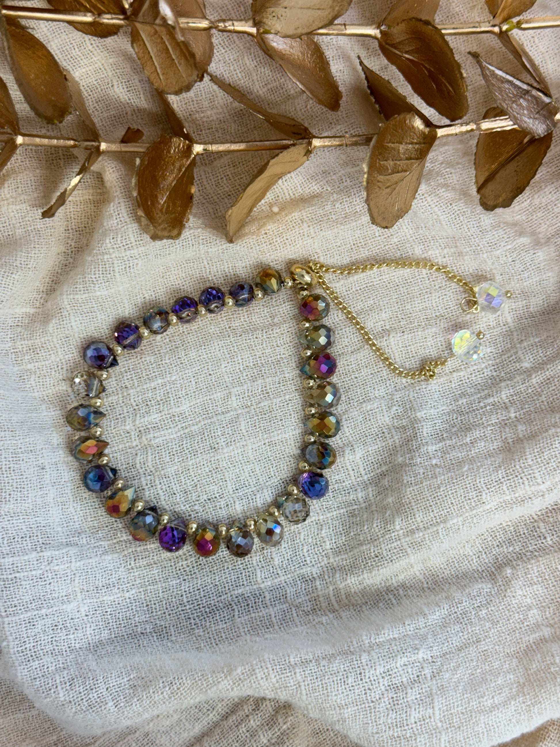 timeless jewellery, perfect gift for her, elegant jewellery, dainty jewellery, simple jewellery, classic gold bracelet, fashion accessories, sleek jewellery, trendy jewellery, lightweight bracelet, stylish jewellery, simple bracelet, dangling bracelet, dangle, multicolored bracelet, beaded bracelet
