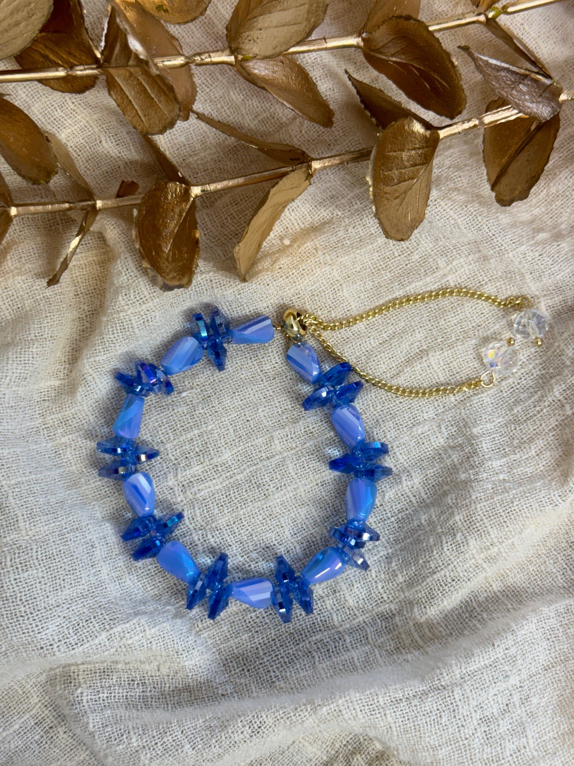 timeless jewellery, perfect gift for her, elegant jewellery, dainty jewellery, simple jewellery, classic gold bracelet, fashion accessories, sleek jewellery, trendy jewellery, lightweight bracelet, stylish jewellery, simple bracelet, dangling bracelet, dangle, multicolored bracelet, beaded bracelet
blue bracelet, blue beaded bracelet