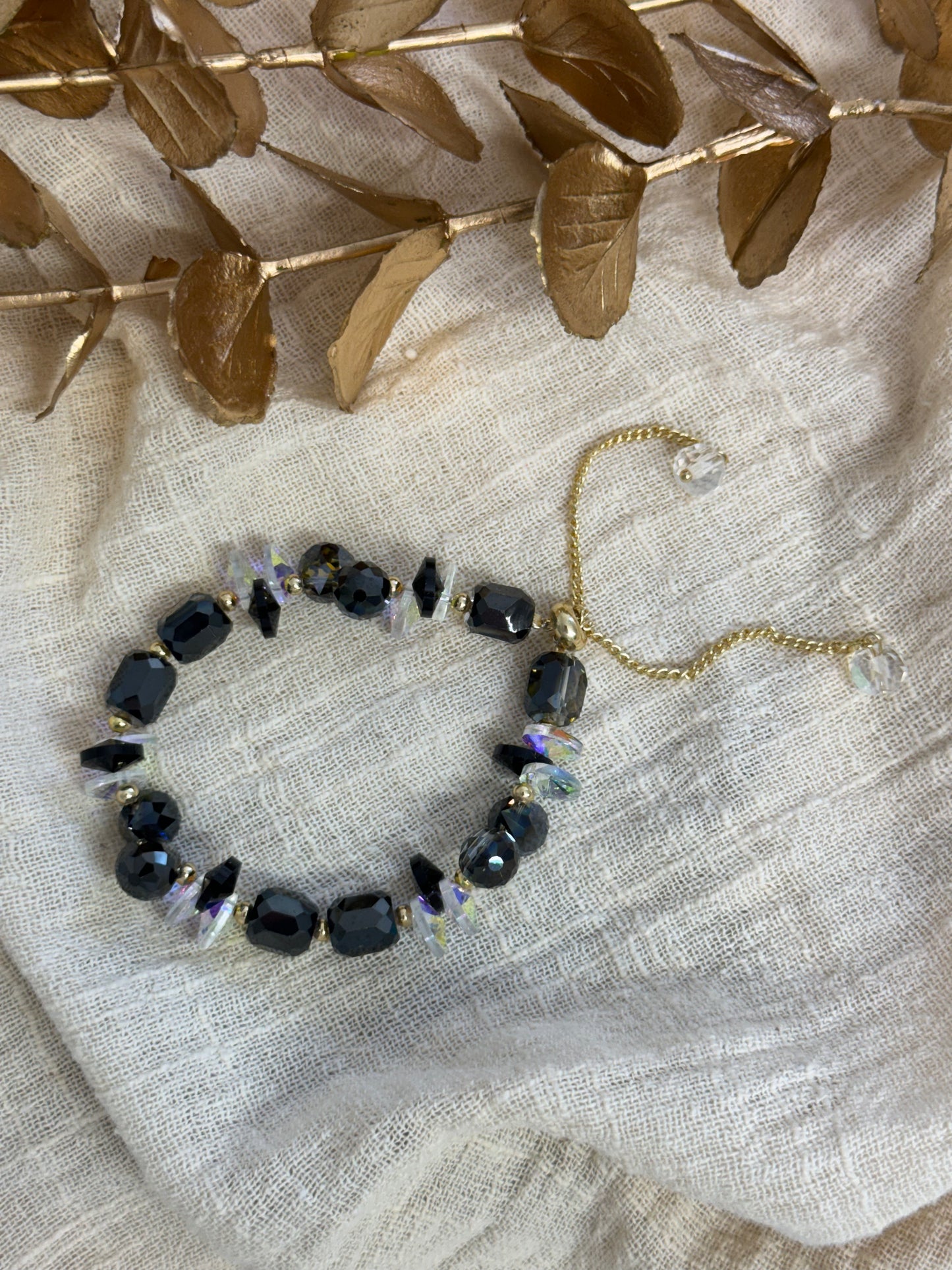 timeless jewellery, perfect gift for her, elegant jewellery, dainty jewellery, simple jewellery, classic gold bracelet, fashion accessories, sleek jewellery, trendy jewellery, lightweight bracelet, stylish jewellery, simple bracelet, dangling bracelet, dangle, multicolored bracelet, beaded bracelet
black bracelet
