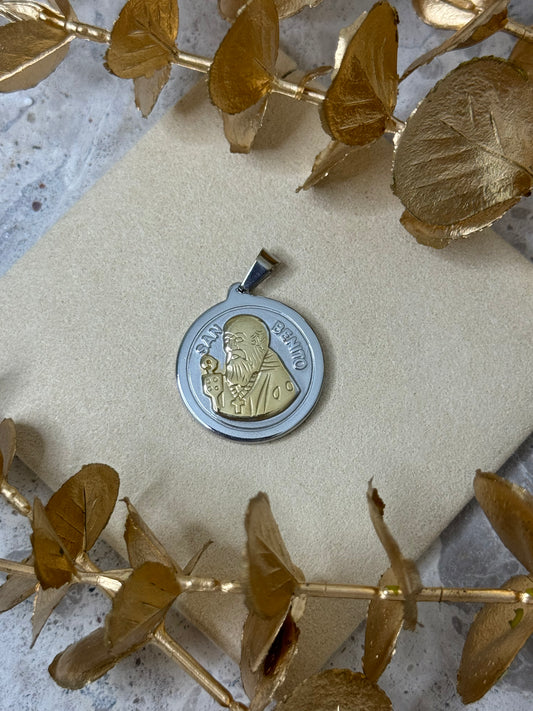 gold pendant, simple pendant, timeless design pendant, pendant for any occasion, cute pendant, versatile pendant, pendant for necklace, bold pendant, statement pendant, religious pendant, cross pendant, faith pendant
