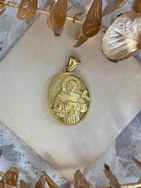 gold pendant, simple pendant, timeless design pendant, pendant for any occasion, cute pendant, versatile pendant, pendant for necklace, bold pendant, statement pendant, religious pendant, cross pendant, faith pendant
