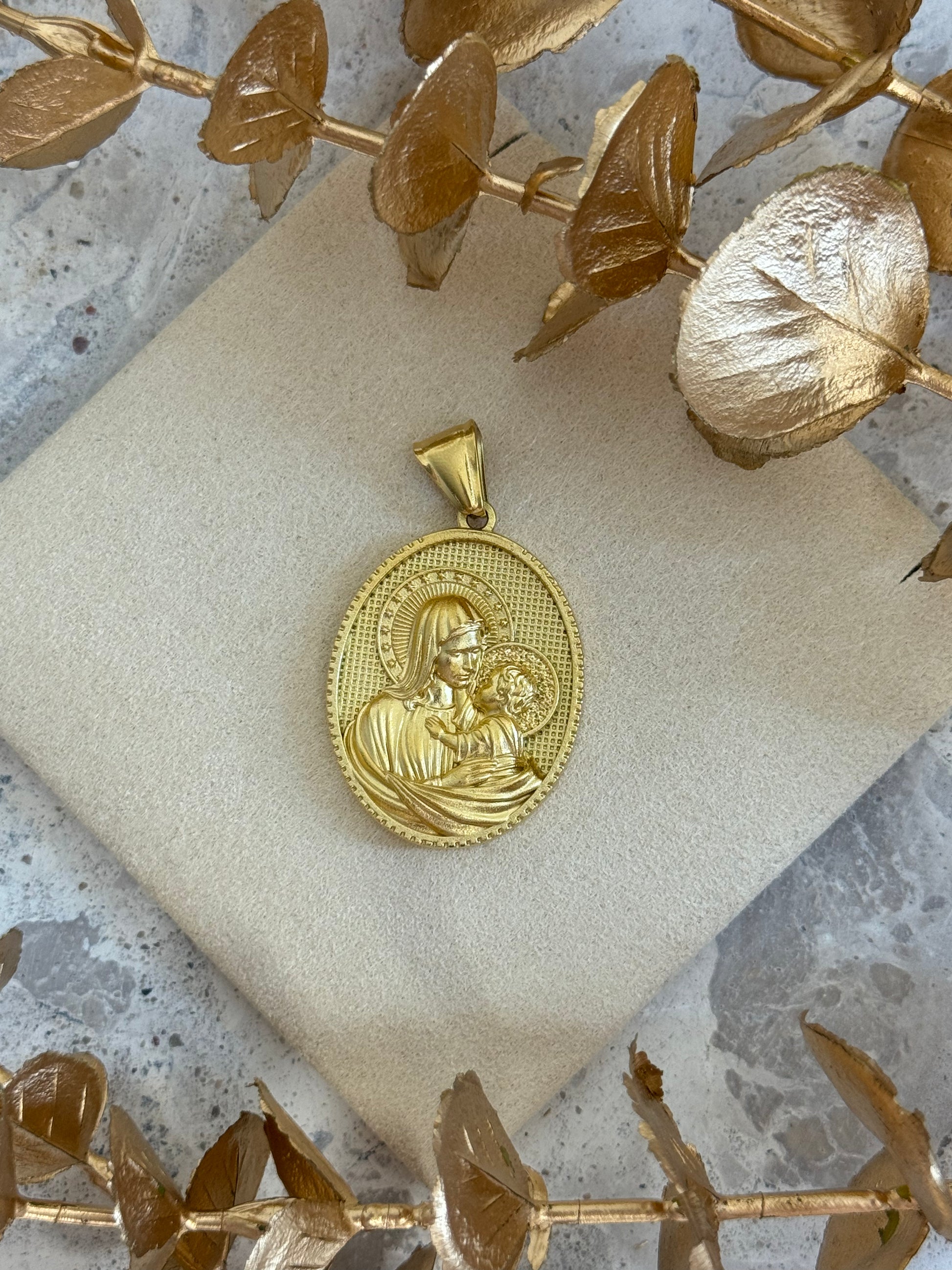 gold pendant, simple pendant, timeless design pendant, pendant for any occasion, cute pendant, versatile pendant, pendant for necklace, bold pendant, statement pendant, religious pendant, cross pendant, faith pendant
