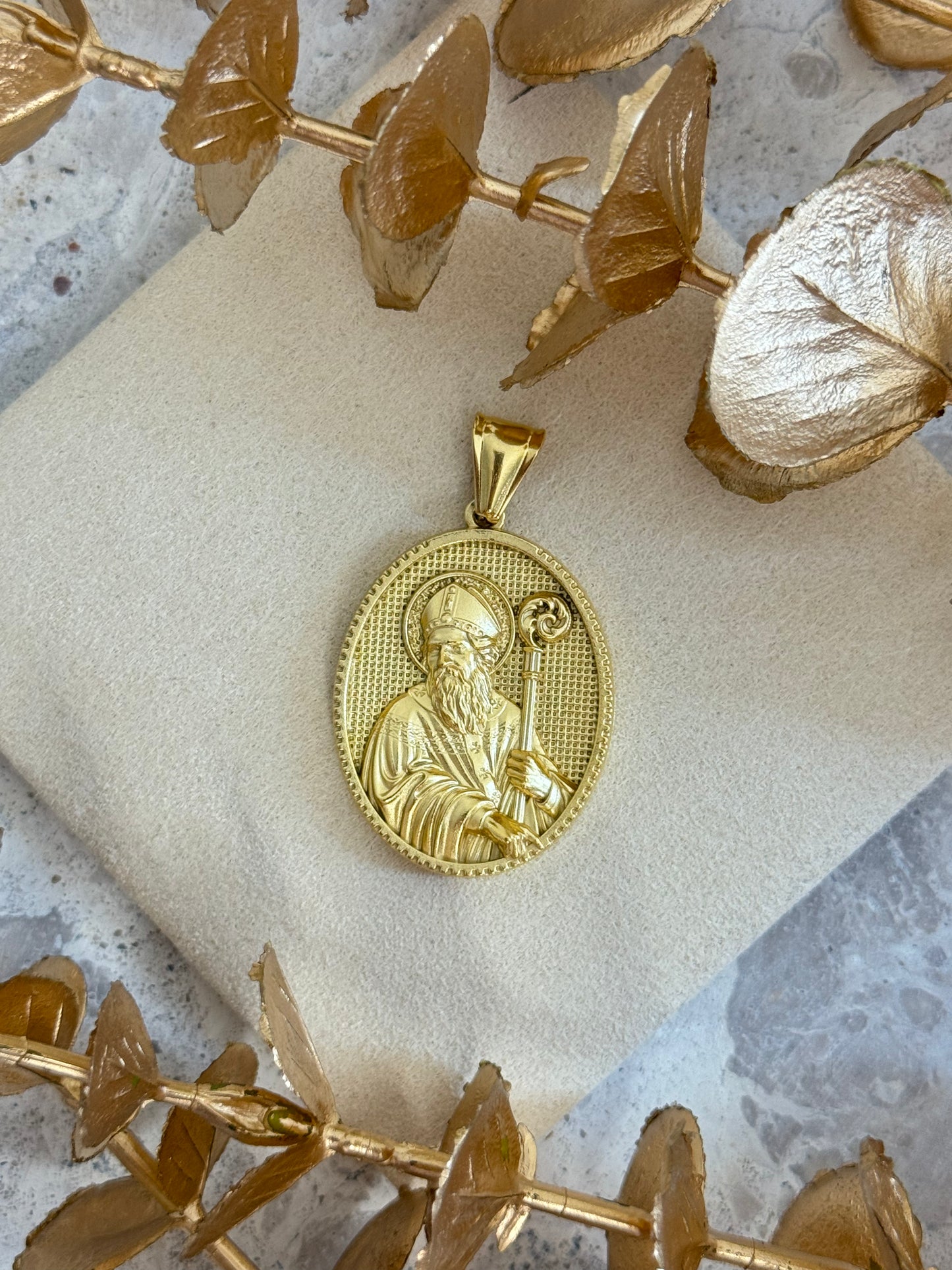 gold pendant, simple pendant, timeless design pendant, pendant for any occasion, cute pendant, versatile pendant, pendant for necklace, bold pendant, statement pendant, religious pendant, cross pendant, faith pendant