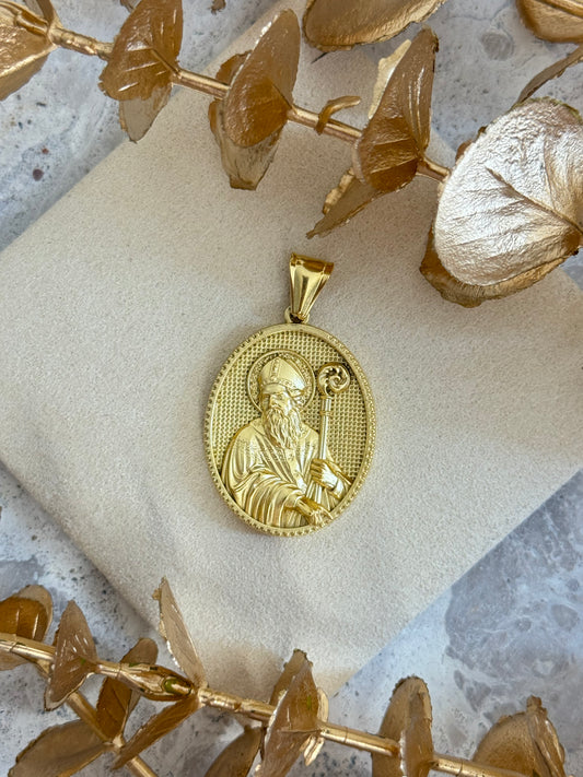 gold pendant, simple pendant, timeless design pendant, pendant for any occasion, cute pendant, versatile pendant, pendant for necklace, bold pendant, statement pendant, religious pendant, cross pendant, faith pendant