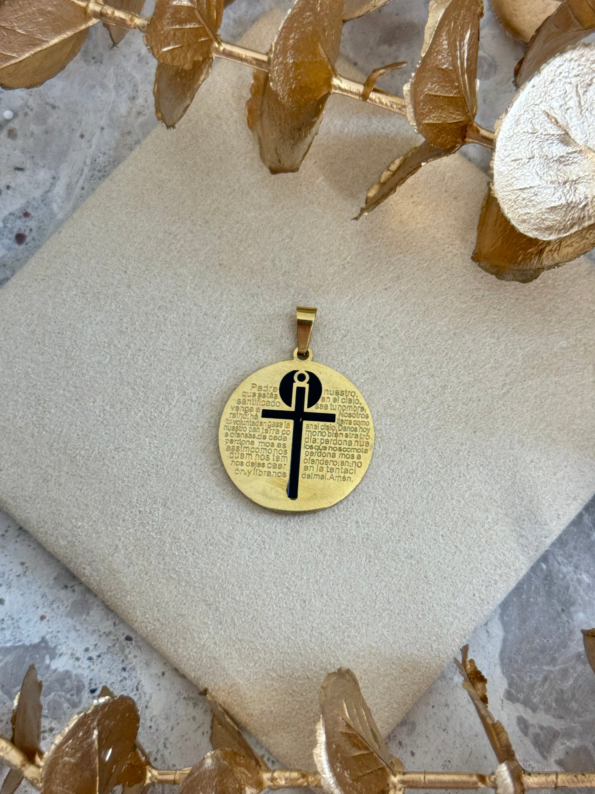 gold pendant, simple pendant, timeless design pendant, pendant for any occasion, cute pendant, versatile pendant, pendant for necklace, bold pendant