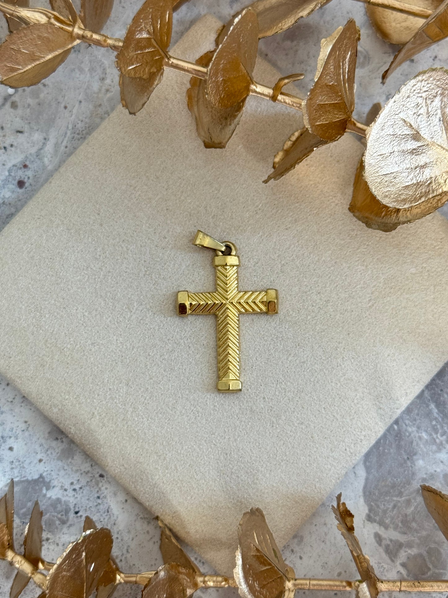 gold pendant, simple pendant, timeless design pendant, pendant for any occasion, cute pendant, versatile pendant, pendant for necklace, cross pendant, faith pendant