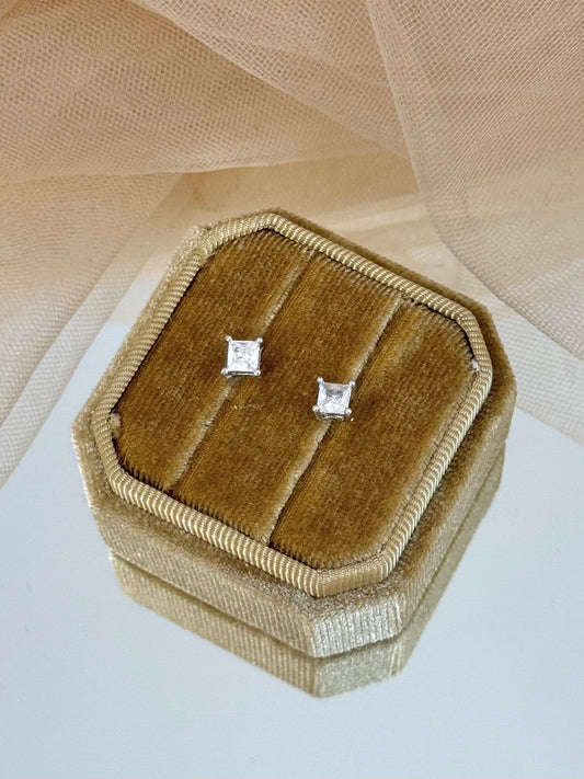 stone earrings, white gold earrings, stud earrings, australia earrings, simple earrings, sparkling earrings, affordable earrings, cheap earrings, waterproof earrings, earrings for any occasion, diamond earrings