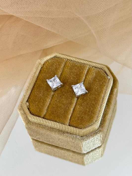 stone earrings, white gold earrings, stud earrings, australia earrings, simple earrings, sparkling earrings, affordable earrings, cheap earrings, waterproof earrings, earrings for any occasion, diamond earrings