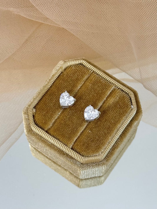 stone earrings, white gold earrings, stud earrings, australia earrings, simple earrings, sparkling earrings, affordable earrings, cheap earrings, waterproof earrings, earrings for any occasion, heart earrings, sparkling heart earrings