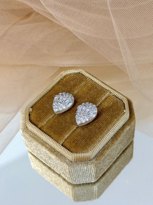 stone earrings, white gold earrings, stud earrings, australia earrings, simple earrings, sparkling earrings, affordable earrings, cheap earrings, waterproof earrings, earrings for any occasion, drop earrings, tear drop earrings, sparkling tear drop earrings