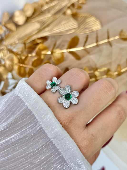 green ring, green flower ring, flower ring, cute ring, gold ring, simple ring, stone ring, minimal ring, ring for everyday australia, affordable ring in australia, elegant ring, ring for any occasion
