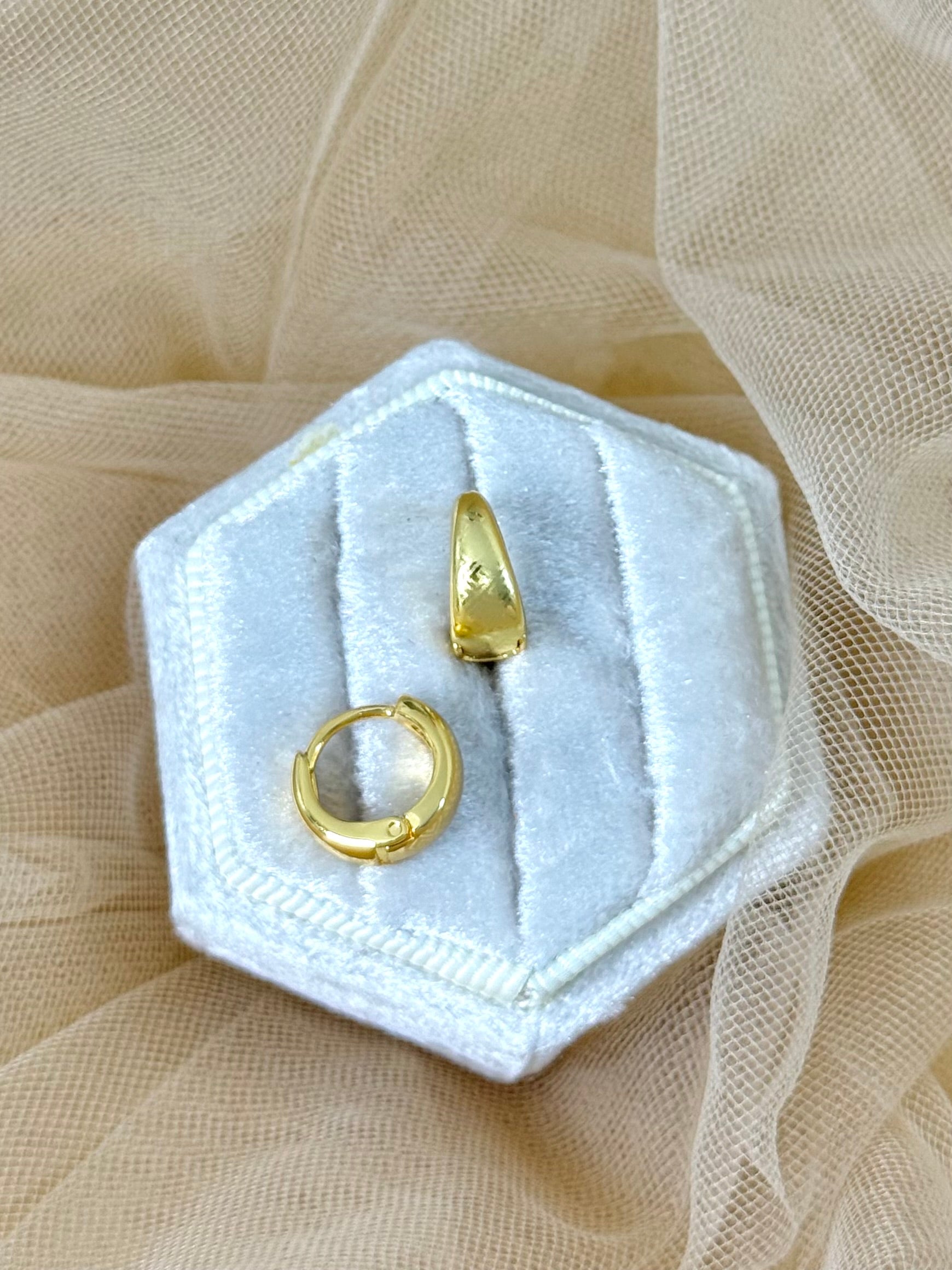 huggie earrings, clip earrings, hoop earrings, gold earrings, small gold earrings. earrings austrlia, affordable earrings, cheap earrings, waterproof earrings, simple earrings 