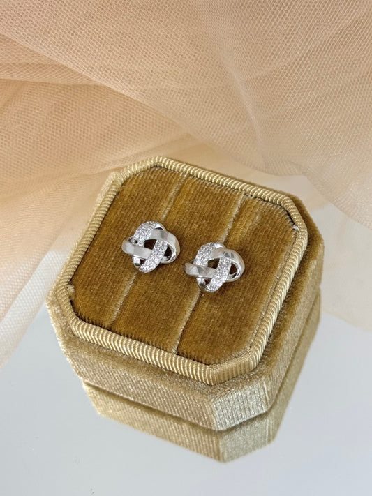 earrings with stones design, sparkling earrings, interlace earrings, white gold earrings