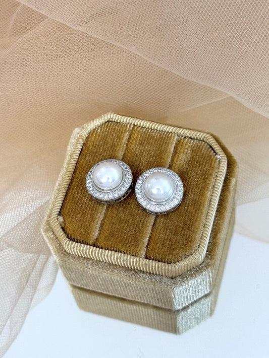 sparkling earrings, earrings with stones design, simple earrings, white gold earrings, earrings with pearl design, pear earrings
