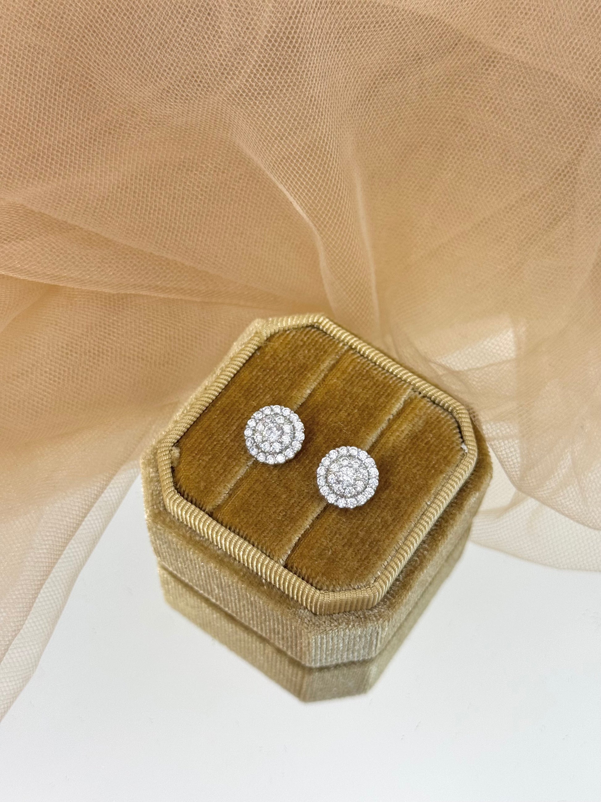 sparkling earrings, earrings with stones design, simple earrings, white gold earrings