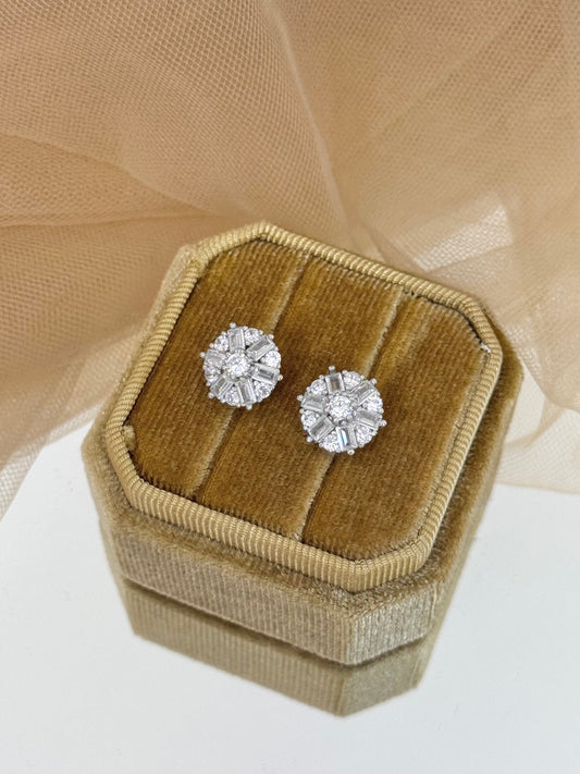 sparkling earrings, earrings with stones design, simple earrings, white gold earrings