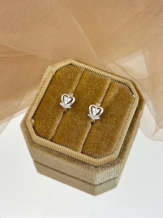 heart-shaped earrings, sparkling earrings, earrings with stones design, simple earrings, white gold earrings