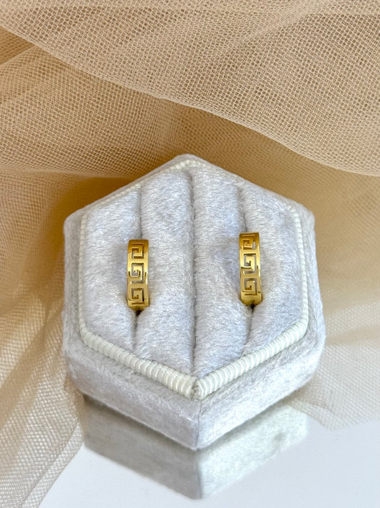hoop earrings, yellow gold earrings, geometric pattern earrings, timeless earrings