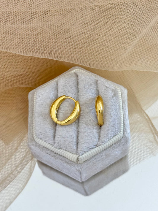gold earrings, hoop earrings, simple earrings, earrings for any occasion