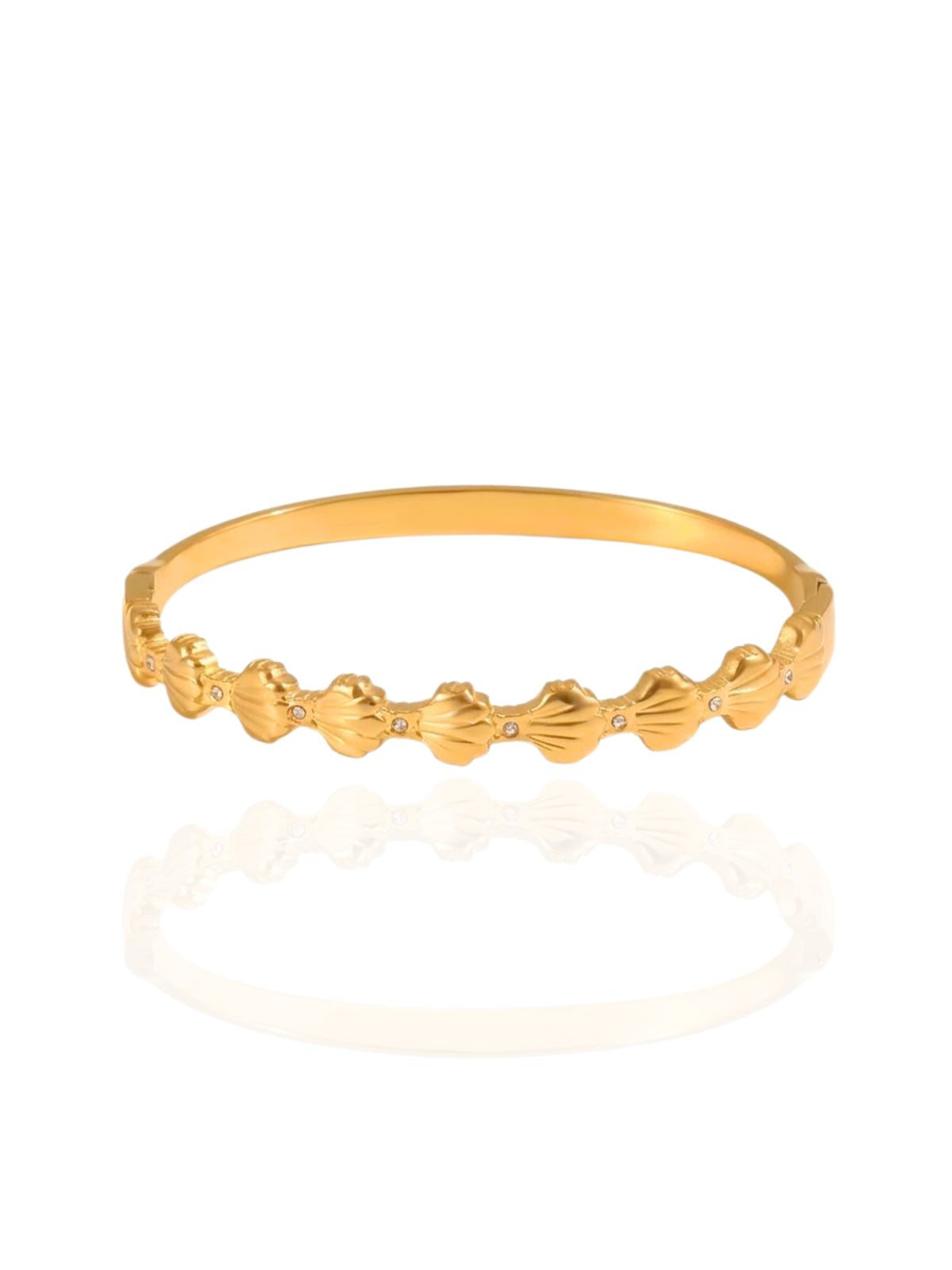 SDRO, shell bangle, dainty bangle, minimal bangle, statement bangle, cuff bangle, elegant bangle, fashion bangle, versatile bangle, lightweight bangle, beach fashion jewellery, beach bracelet, beach bangle, SDRO, zircon bangle, minimalist bangle, versatile bangle, stackable bangle, fashion bangle, bangle with stones, square zircon, square zircon bangle, sparkling stones bangle, sleek bangle, lightweight bangle, lightweight bracelet, buckle bracelet