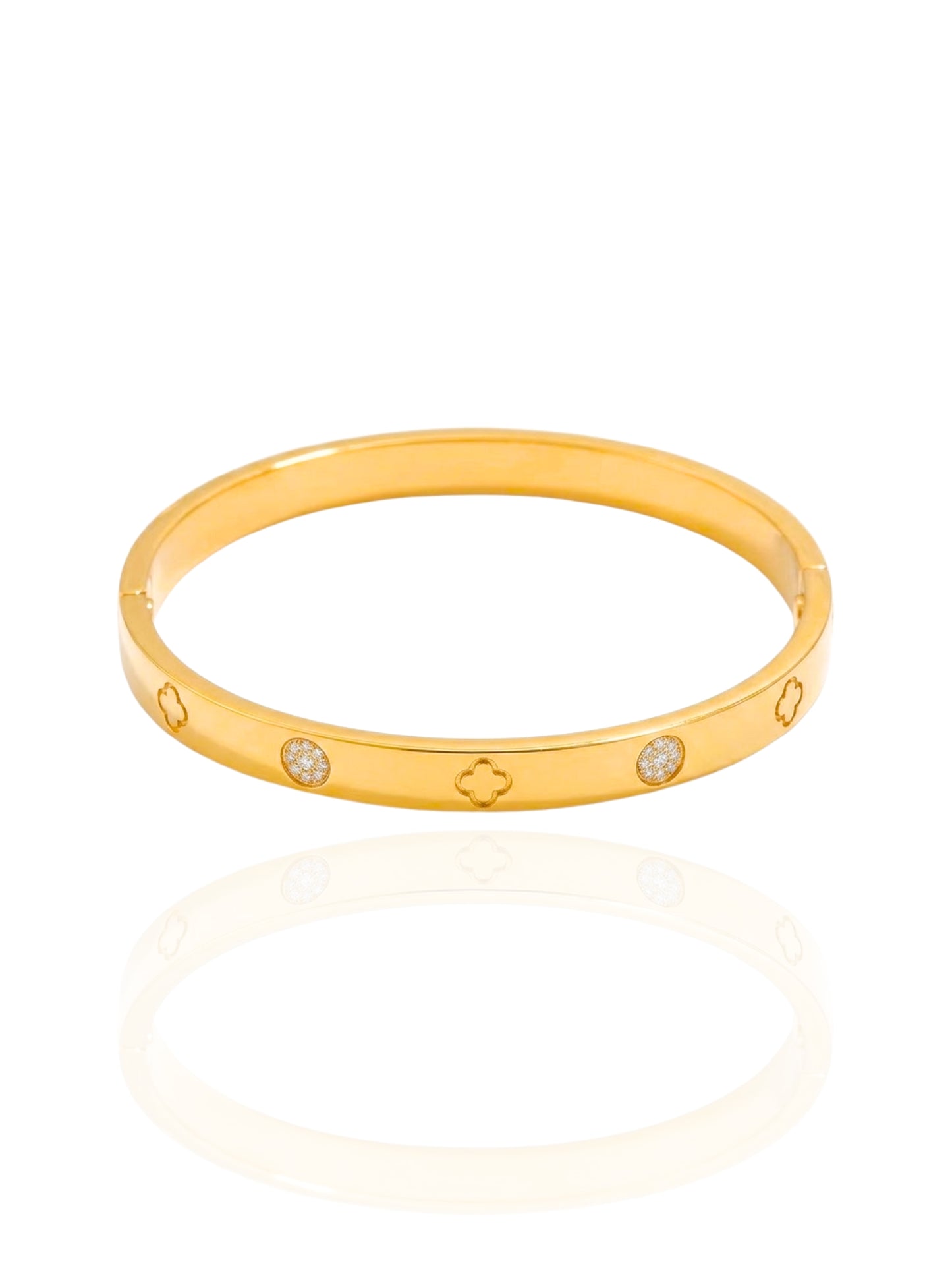 timeless jewellery, perfect gift for her, elegant jewellery, elegant bracelet, charm bracelet, dainty jewellery, simple jewellery,  fashion accessories, sleek jewellery, trendy jewellery, lightweight bangle, stylish jewellery, simple bangle, classic gold bangle, bangle with stones, heart design bangle, flower bangle, statement bangle, best gift for her, classic gold chain bangle, stylish gift bracelet Australia, gold bracelet, gold bangle, clover bangle, clover bangle with stones