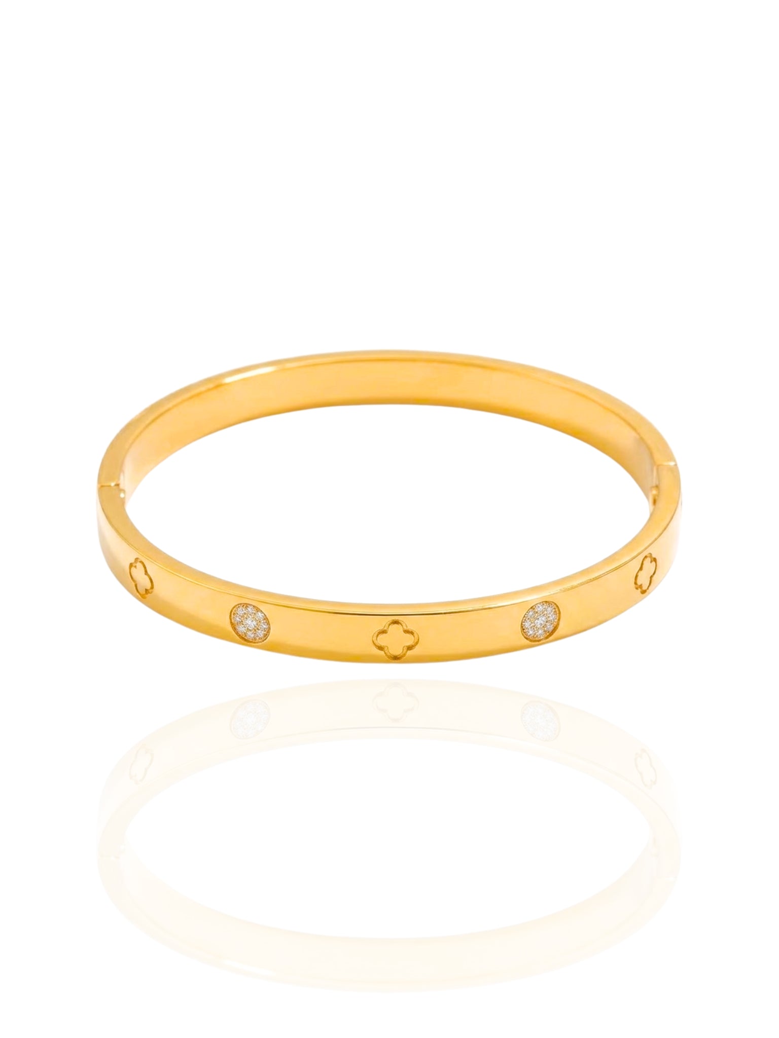timeless jewellery, perfect gift for her, elegant jewellery, elegant bracelet, charm bracelet, dainty jewellery, simple jewellery,  fashion accessories, sleek jewellery, trendy jewellery, lightweight bangle, stylish jewellery, simple bangle, classic gold bangle, bangle with stones, heart design bangle, flower bangle, statement bangle, best gift for her, classic gold chain bangle, stylish gift bracelet Australia, gold bracelet, gold bangle, clover bangle, clover bangle with stones