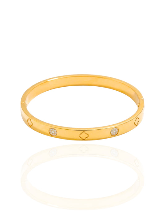 timeless jewellery, perfect gift for her, elegant jewellery, elegant bracelet, charm bracelet, dainty jewellery, simple jewellery,  fashion accessories, sleek jewellery, trendy jewellery, lightweight bangle, stylish jewellery, simple bangle, classic gold bangle, bangle with stones, heart design bangle, flower bangle, statement bangle, best gift for her, classic gold chain bangle, stylish gift bracelet Australia, gold bracelet, gold bangle, clover bangle, clover bangle with stones