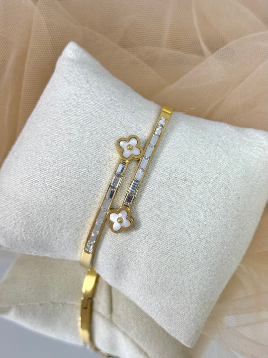 Aisha Clover Bangle