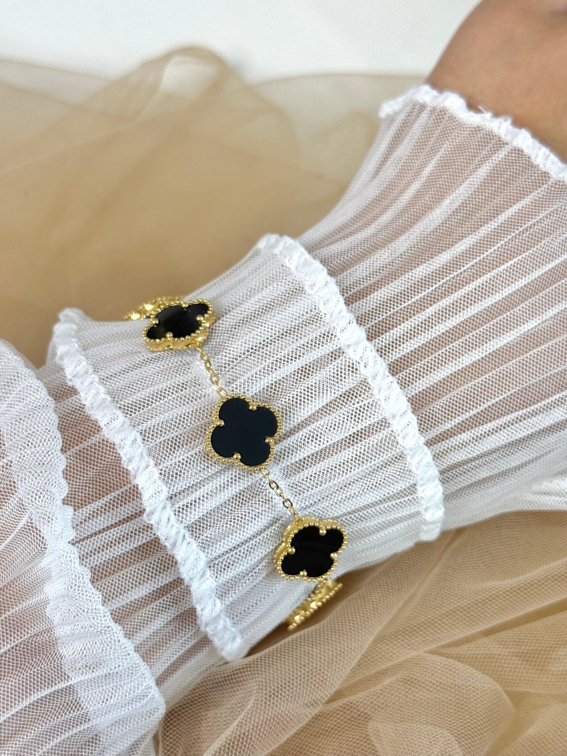 large clover, large clover black, black clover bracelet, bracelet clover in black, clover bracelet