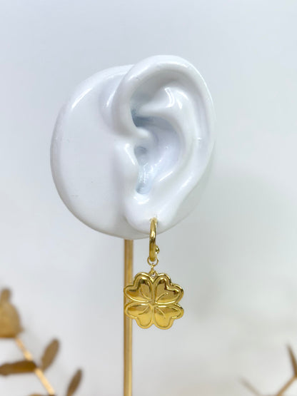 Gold-plated Riley Clover Earrings with a delicate four-leaf design, perfect for everyday elegance, Minimalist clover-shaped earrings with a sleek, modern finish, WaterProof Jewellery, Stainless Jewellery, Gift Ideas Jewellery