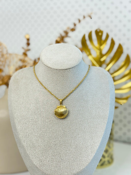 Isla Locket Necklace
