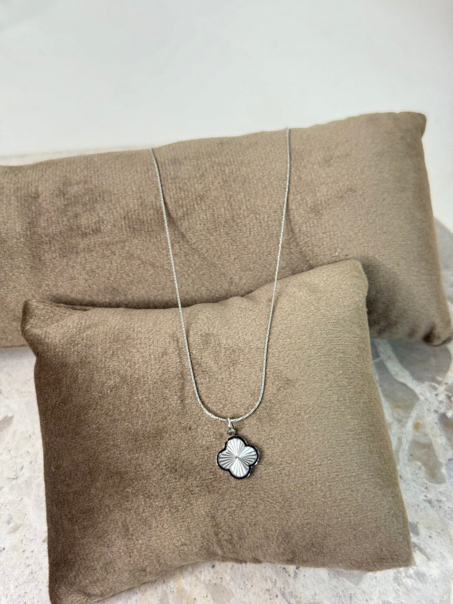 Mini Clover Necklace 528