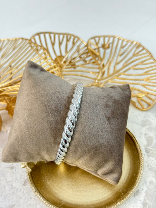Croissant Bangle 593