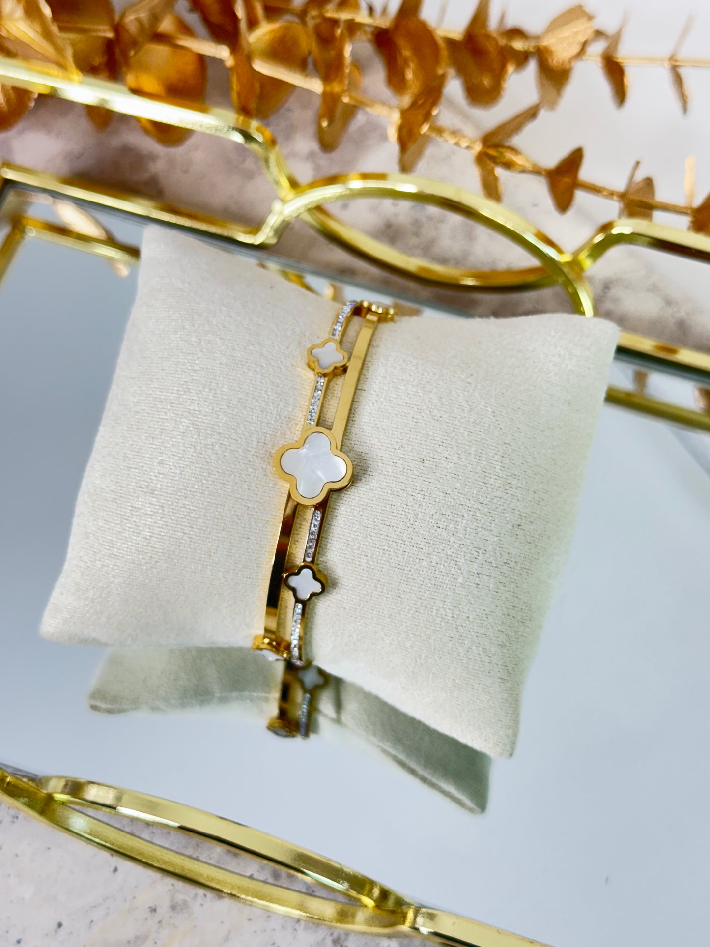Noa Clover in White | Bangle 814