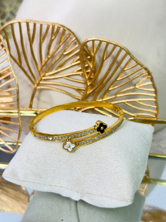 Aisha Clover Bangle 3285