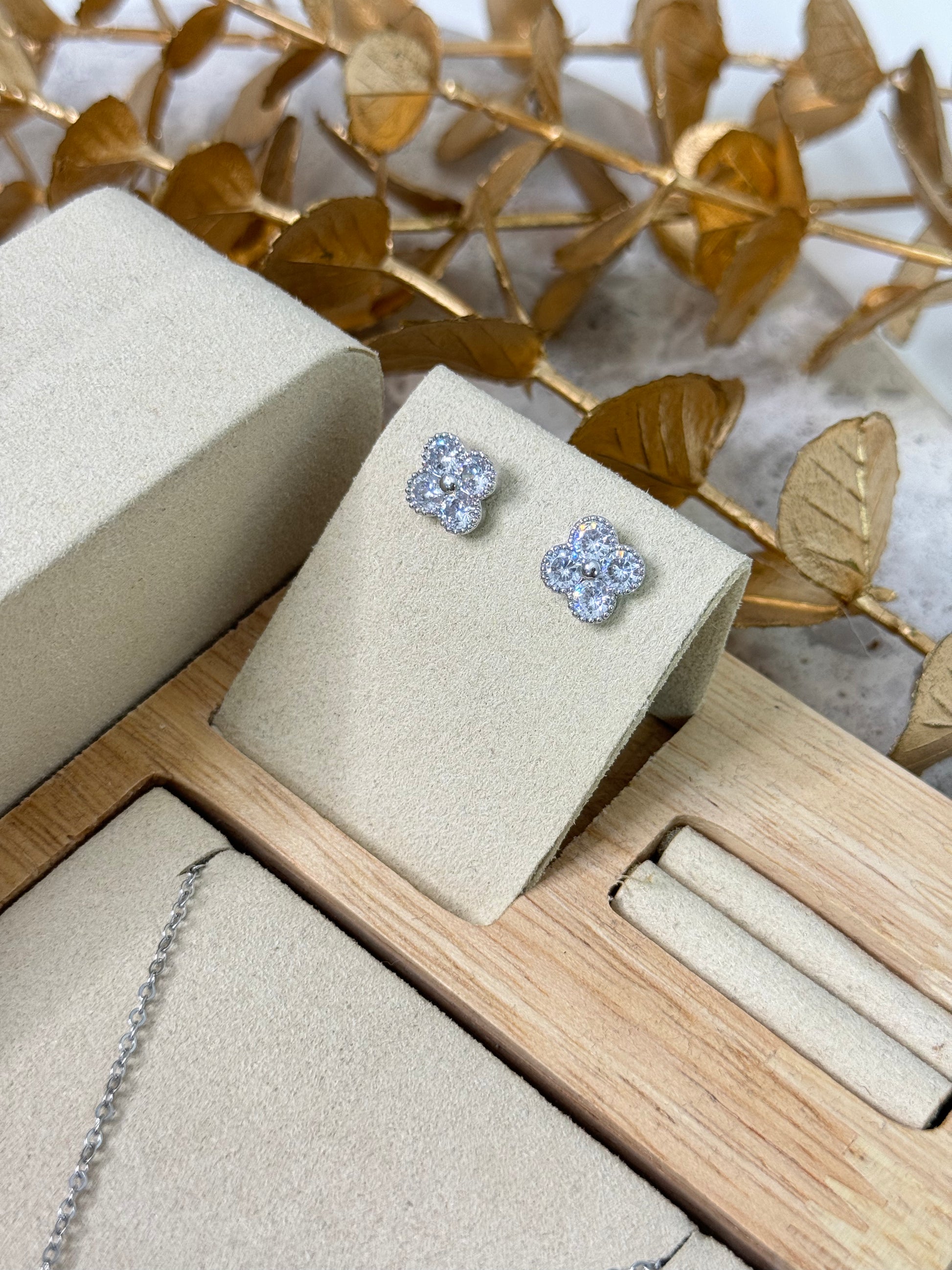 Timeless Jewellery, Simple Necklace, Perfect Gift for Her
Elegant Necklace, Dainty Jewelry, Classic Gold Chain, Fashion Accessories
Sleek Necklace, Trendy Jewellery, Lightweight Chain, Stylish Gift Idea
Statement Necklace, Modern Jewellery, Versatile Chain, Women's Fashion Necklace
Luxury Necklace, Hypoallergenic Jewellery, Durable Chain, Non-Tarnish Necklace
Chic Necklace, Birthday Gift, Anniversary Jewellery, Must-Have Accessory
